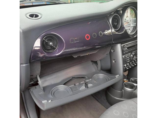 ＭＩＮＩ クーパー　セブン　後期モデル　特別仕様車　専用色ソーラーレッド／シルバールーフ　メッキミラー　専用シート＆専用１６ＡＷ　ＥＴＣ　フォグ　キーレスキー（56枚目）