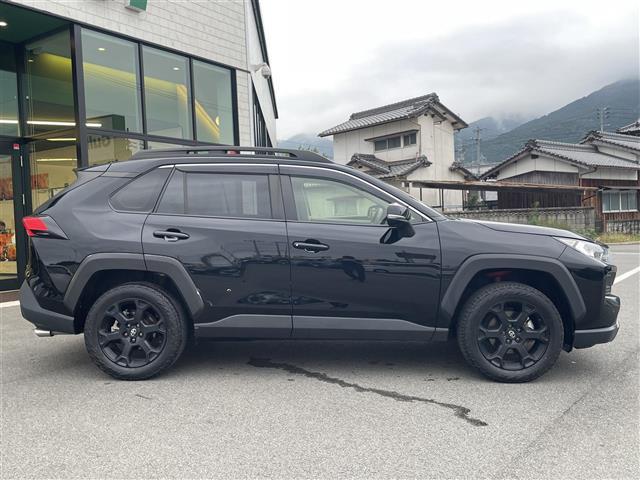 ＲＡＶ４ アドベンチャー　オフロードパッケージ　純正ナビ（Ｂｌｕｅｔｏｏｔｈ／メモリ／ＵＳＢ）トヨタセーフティセンス　前方ドライブレコーダー　ブラインドスポットモニター　アラウンドビューモニター　前後コーナーセンサー　ビルトインＥＴＣ　ルーフレール（17枚目）