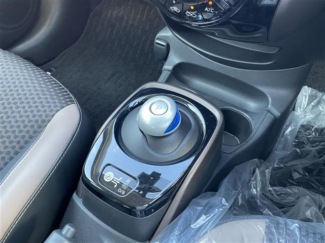 ノート e-パワー メダリスト 純正SDナビ/アラウンドビューモニター/ETC/前方ドライブレコーダー/Bluetooth/ハーフレザー/純正アルミホイール/純正フロアマット/前後コーナーセンサー/LEDヘッドライト/横滑り防止装置(8枚目)