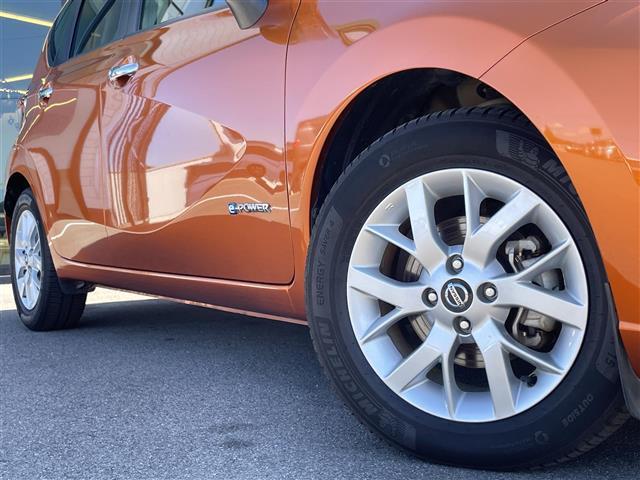 ノート e-パワー メダリスト 純正SDナビ/アラウンドビューモニター/ETC/前方ドライブレコーダー/Bluetooth/ハーフレザー/純正アルミホイール/純正フロアマット/前後コーナーセンサー/LEDヘッドライト/横滑り防止装置(10枚目)