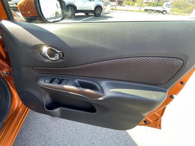 ノート e-パワー メダリスト 純正SDナビ/アラウンドビューモニター/ETC/前方ドライブレコーダー/Bluetooth/ハーフレザー/純正アルミホイール/純正フロアマット/前後コーナーセンサー/LEDヘッドライト/横滑り防止装置(19枚目)