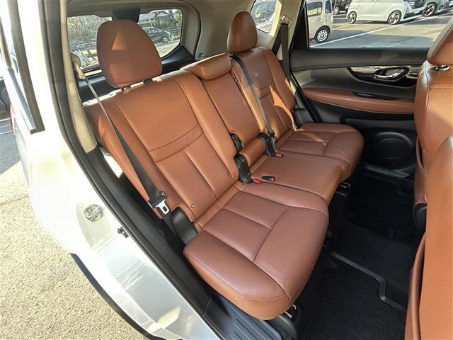 エクストレイル 20Xi レザーエディション 純正9型ナビ/全周囲カメラ/プロパイロット/インテリジェントルームミラー/アイドリングストップ/黒革温電動シート/純正ドライブレコーダー/クリアランスソナー/LEDヘッドライト/革巻きステアリング(11枚目)