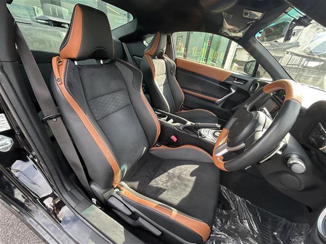 86 GTリミテッド 純正7型ナビ/バックカメラ/クルーズコントロール/ドライブレコーダー/ハーフレザー/シートヒーター/パドルシフト/Bluetooth/フルセグTV/リアウイング/電格ミラー/オートライト/ETC禁煙車(11枚目)