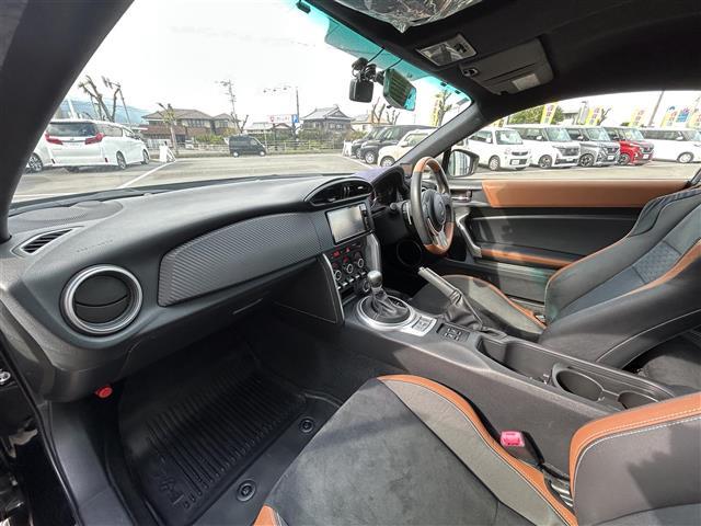 86 GTリミテッド 純正7型ナビ/バックカメラ/クルーズコントロール/ドライブレコーダー/ハーフレザー/シートヒーター/パドルシフト/Bluetooth/フルセグTV/リアウイング/電格ミラー/オートライト/ETC禁煙車(29枚目)