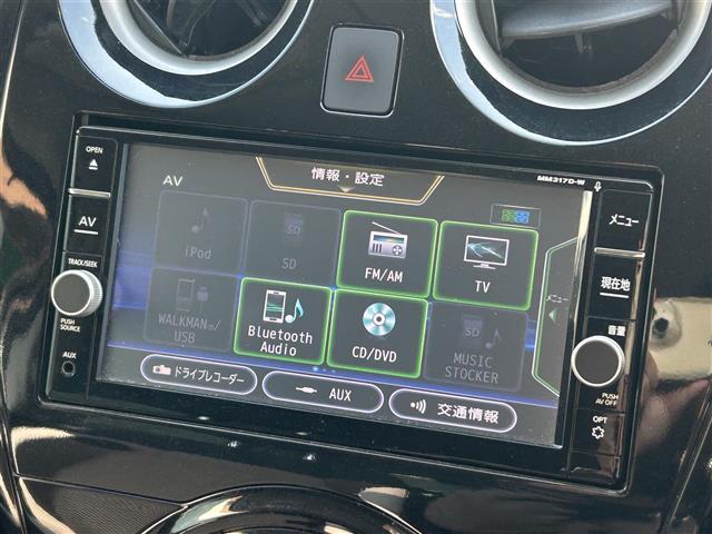 ノート ｅ－パワー　Ｘ　純正７型ナビ／全周囲カメラ／クリアランスソナー／インテリジェントルームミラー／ステアリングリモコン／純正ドアバイザー／電格ミラー／オートライト／衝突被害軽減装置／車線逸脱防止装置／純正ドアバイザー（3枚目）