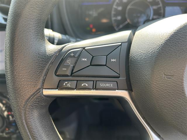 ノート ｅ－パワー　Ｘ　純正７型ナビ／全周囲カメラ／クリアランスソナー／インテリジェントルームミラー／ステアリングリモコン／純正ドアバイザー／電格ミラー／オートライト／衝突被害軽減装置／車線逸脱防止装置／純正ドアバイザー（8枚目）