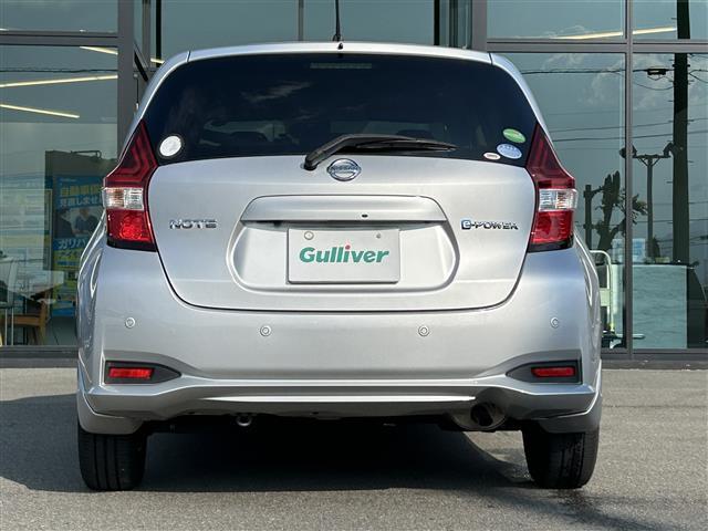 ノート ｅ－パワー　Ｘ　純正７型ナビ／全周囲カメラ／クリアランスソナー／インテリジェントルームミラー／ステアリングリモコン／純正ドアバイザー／電格ミラー／オートライト／衝突被害軽減装置／車線逸脱防止装置／純正ドアバイザー（16枚目）