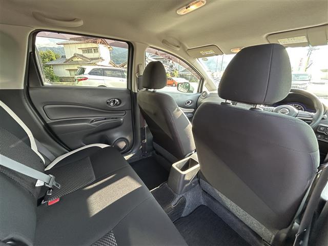 ノート ｅ－パワー　Ｘ　純正７型ナビ／全周囲カメラ／クリアランスソナー／インテリジェントルームミラー／ステアリングリモコン／純正ドアバイザー／電格ミラー／オートライト／衝突被害軽減装置／車線逸脱防止装置／純正ドアバイザー（27枚目）