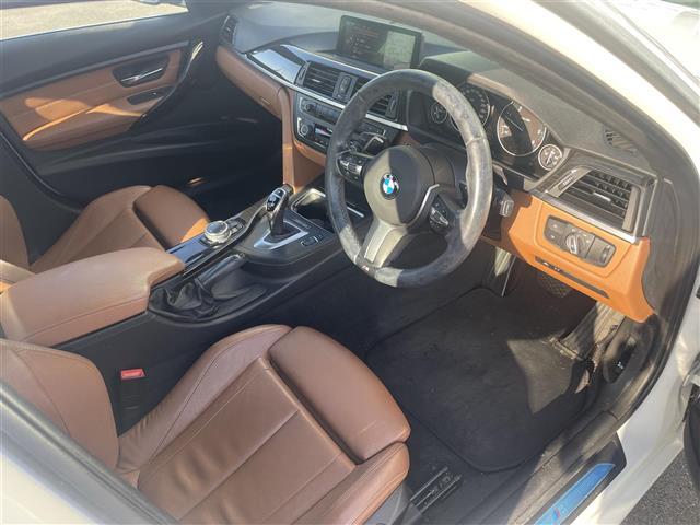 ３シリーズ ３２０ｄブルーパフォーマンス　Ｍスポーツ　イノベーションパッケージ／純正ナビ／バックカメラ／茶革シート／前席パワーシート／シートヒーター／運転席シートメモリー機能／ドライブレコーダー／パドルシフト／バックソナー／ＵＳＢ入力端子／ＥＴＣ／禁煙車（11枚目）