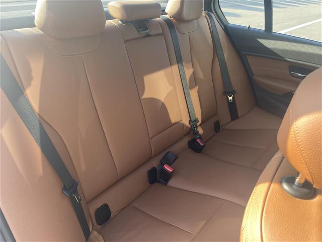 ３シリーズ ３２０ｄブルーパフォーマンス　Ｍスポーツ　イノベーションパッケージ／純正ナビ／バックカメラ／茶革シート／前席パワーシート／シートヒーター／運転席シートメモリー機能／ドライブレコーダー／パドルシフト／バックソナー／ＵＳＢ入力端子／ＥＴＣ／禁煙車（13枚目）