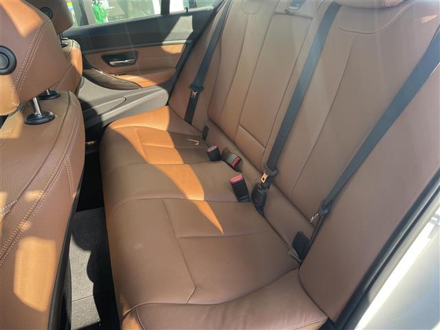 ３シリーズ ３２０ｄブルーパフォーマンス　Ｍスポーツ　イノベーションパッケージ／純正ナビ／バックカメラ／茶革シート／前席パワーシート／シートヒーター／運転席シートメモリー機能／ドライブレコーダー／パドルシフト／バックソナー／ＵＳＢ入力端子／ＥＴＣ／禁煙車（14枚目）