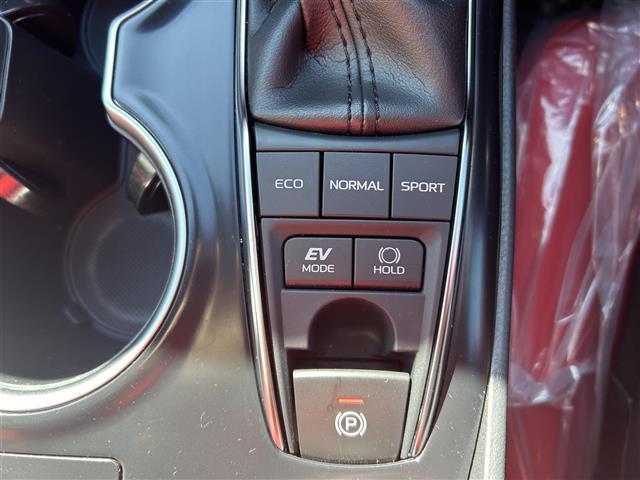 カムリ ＷＳブラックエディション　純正８型ディスプレイオーディオ／バックカメラ／赤レザーシート／前席シートヒーター／トヨタセーフティセンス／レーダークルーズコントロール／ブラインドスポットモニター／クリアランスソナー／禁煙車（9枚目）