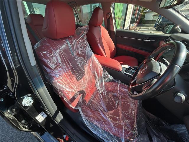 カムリ ＷＳブラックエディション　純正８型ディスプレイオーディオ／バックカメラ／赤レザーシート／前席シートヒーター／トヨタセーフティセンス／レーダークルーズコントロール／ブラインドスポットモニター／クリアランスソナー／禁煙車（11枚目）