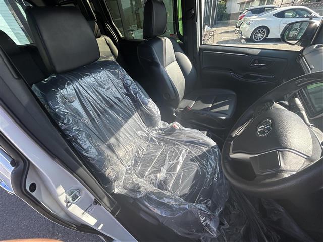 エスクァイア Ｇｉ　純正９型ナビ／純正１２．１型後席モニター／両側電動スライドドア／トヨタセーフティセンス／クルーズコントロール／クリアランスソナー／Ｂｌｕｅｔｏｏｔｈ／フルセグＴＶ／レザーシート／シートヒーター／禁煙車（11枚目）