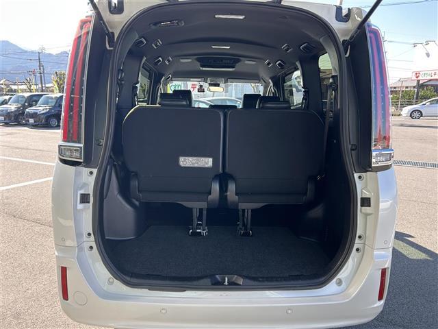 エスクァイア Ｇｉ　純正９型ナビ／純正１２．１型後席モニター／両側電動スライドドア／トヨタセーフティセンス／クルーズコントロール／クリアランスソナー／Ｂｌｕｅｔｏｏｔｈ／フルセグＴＶ／レザーシート／シートヒーター／禁煙車（14枚目）