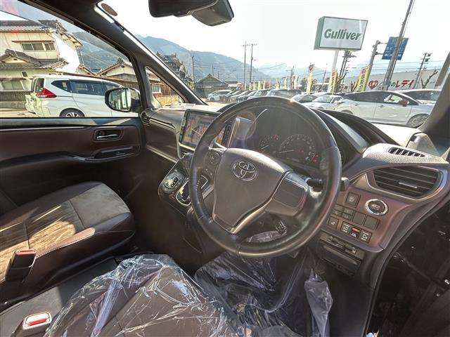 エスクァイア Ｇｉ　プレミアムパッケージ　ＡＬＰＩＮＥビックＸ１１型ナビ／ＡＬＰＩＮＥ後席モニター／バックカメラ／両側電動スライドドア／茶色ハーフレザーシート／シートヒーター／クルーズコントロール／ステアリングヒーター／ＨＤＭＩ入力端子／禁煙（31枚目）