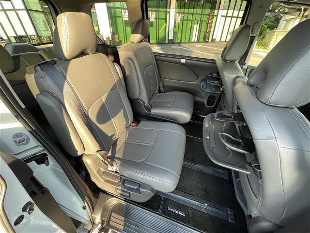 セレナ ｅ－パワー　ハイウェイスターＶ　純正９型ナビ／純正後席モニター／両側電動スライドドア／全周囲カメラ／純正フルエアロ／プロパイロット／クリアランスソナー／ドライブレコーダー／Ｂｌｕｅｔｏｏｔｈ／フルセグＴＶ／インテリジェントルームミラ（12枚目）