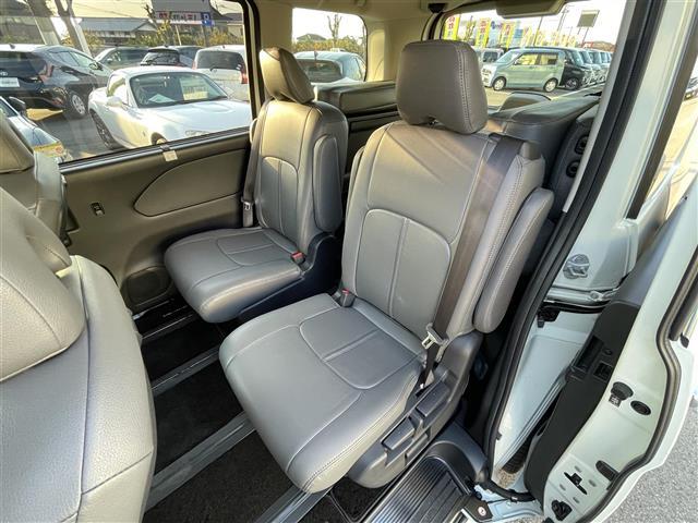 セレナ ｅ－パワー　ハイウェイスターＶ　純正９型ナビ／純正後席モニター／両側電動スライドドア／全周囲カメラ／純正フルエアロ／プロパイロット／クリアランスソナー／ドライブレコーダー／Ｂｌｕｅｔｏｏｔｈ／フルセグＴＶ／インテリジェントルームミラ（13枚目）