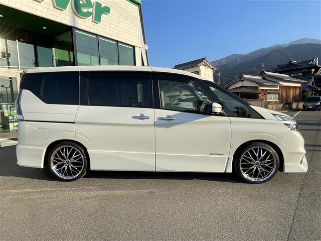 セレナ ｅ－パワー　ハイウェイスターＶ　純正９型ナビ／純正後席モニター／両側電動スライドドア／全周囲カメラ／純正フルエアロ／プロパイロット／クリアランスソナー／ドライブレコーダー／Ｂｌｕｅｔｏｏｔｈ／フルセグＴＶ／インテリジェントルームミラ（17枚目）