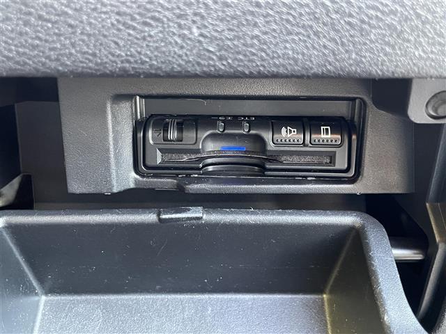 セレナ ｅ－パワー　ハイウェイスターＶ　純正９型ナビ／純正後席モニター／両側電動スライドドア／全周囲カメラ／純正フルエアロ／プロパイロット／クリアランスソナー／ドライブレコーダー／Ｂｌｕｅｔｏｏｔｈ／フルセグＴＶ／インテリジェントルームミラ（23枚目）