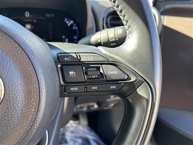 ヤリスクロス ハイブリッドZ 純正ナビ(フルセグTV/Bluetooth)/全周囲カメラ/ETC2.0/運転席パワーシート/半革シート/社外前後ドラレコ/追従クルコン/純正18インチAW/100V充電/前後コーナーセンサー(4枚目)