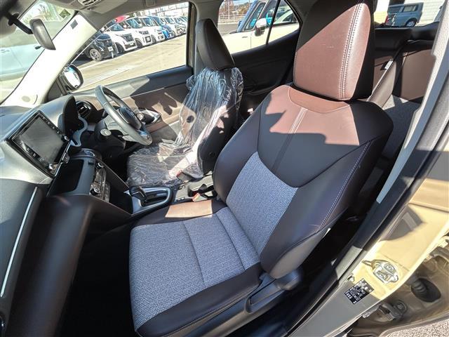 ヤリスクロス ハイブリッドZ 純正ナビ(フルセグTV/Bluetooth)/全周囲カメラ/ETC2.0/運転席パワーシート/半革シート/社外前後ドラレコ/追従クルコン/純正18インチAW/100V充電/前後コーナーセンサー(12枚目)