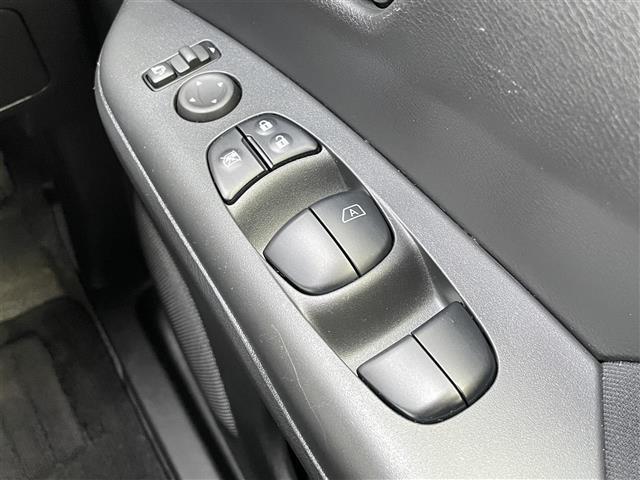 セレナ e-パワー ハイウェイスターV 純正SDナビ(CD/DVD/Bluetooth/フルセグ)プロパイロット 全方位運転支援システム インテリジェントエマージェンシーブレーキ 踏み間違い衝突防止アシスト(10枚目)