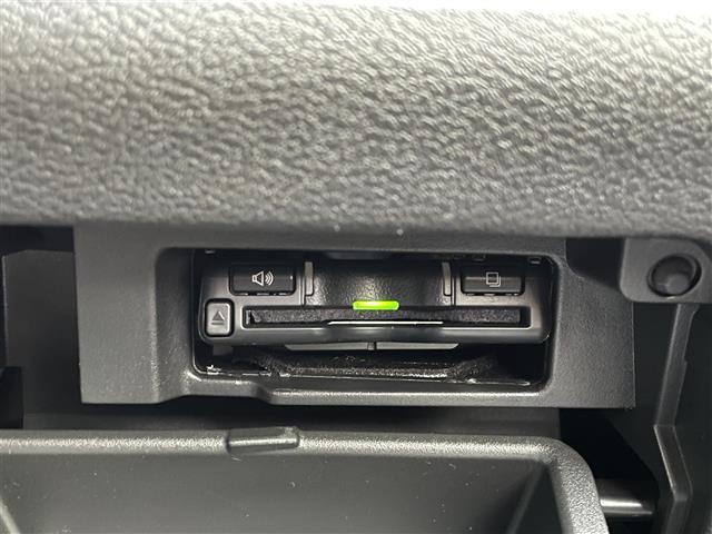 セレナ e-パワー ハイウェイスターV 純正SDナビ(CD/DVD/Bluetooth/フルセグ)プロパイロット 全方位運転支援システム インテリジェントエマージェンシーブレーキ 踏み間違い衝突防止アシスト(11枚目)