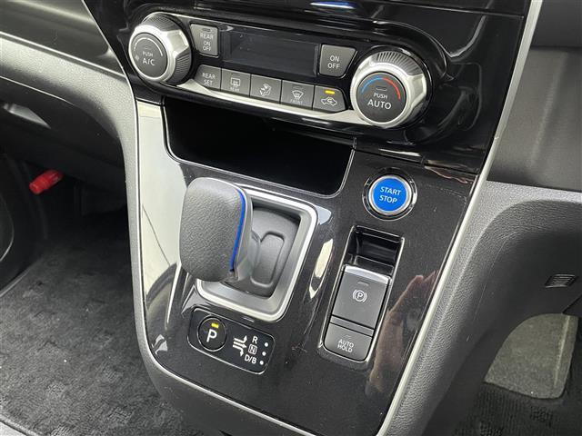 セレナ e-パワー ハイウェイスターV 純正SDナビ(CD/DVD/Bluetooth/フルセグ)プロパイロット 全方位運転支援システム インテリジェントエマージェンシーブレーキ 踏み間違い衝突防止アシスト(13枚目)