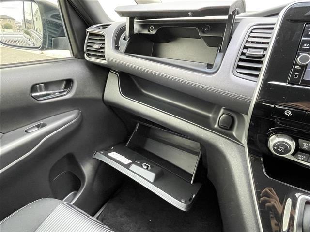 セレナ e-パワー ハイウェイスターV 純正SDナビ(CD/DVD/Bluetooth/フルセグ)プロパイロット 全方位運転支援システム インテリジェントエマージェンシーブレーキ 踏み間違い衝突防止アシスト(14枚目)