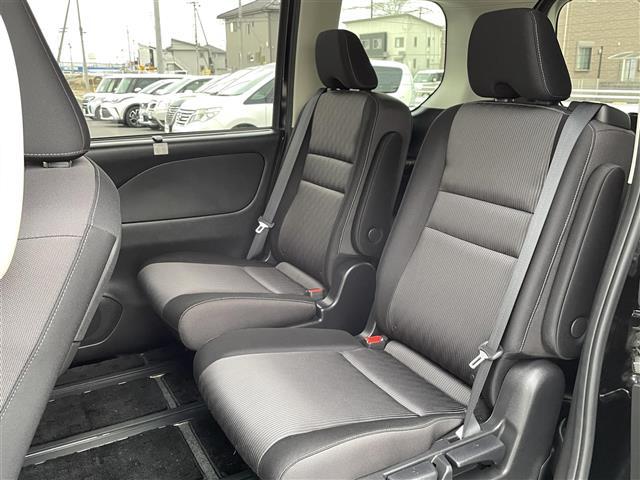 セレナ e-パワー ハイウェイスターV 純正SDナビ(CD/DVD/Bluetooth/フルセグ)プロパイロット 全方位運転支援システム インテリジェントエマージェンシーブレーキ 踏み間違い衝突防止アシスト(23枚目)