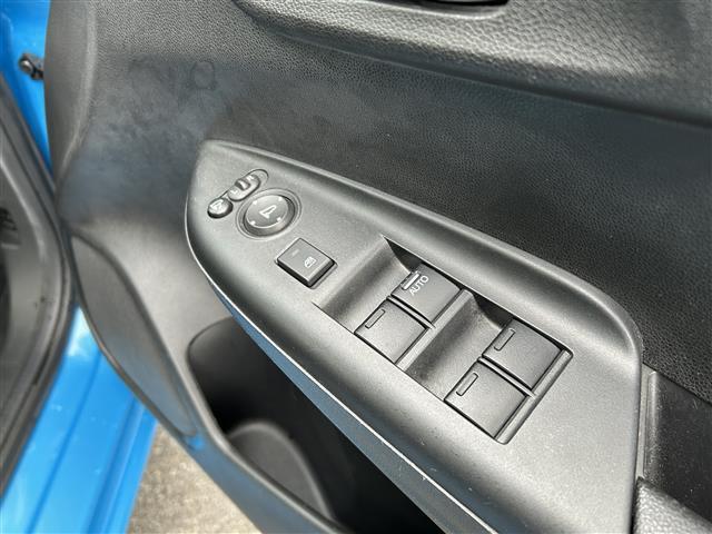 フィットハイブリッド Ｌパッケージ　純正ナビ　ＣＤ　ＤＶＤ　ＦＭ　ＡＭ　フルセグＴＶ　ＳＤ　Ｂｌｕｅｔｏｏｔｈ　Ａｐｐｌｅ　Ｃａｒ　Ｐｌａｙ　安心パッケージ　シティブレーキアクティブシステム　サイドエアバッグ　カーテンエアバッグ（10枚目）