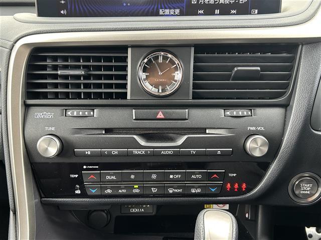 ＲＸ ３００　Ｆスポーツ　ＴＲＤエアロ　パノラマルーフ　純正１２．３インチナビ（ＣＤ／ＤＶＤ／ＳＤ／Ｂｌｕｅｔｏｏｔｈ／Ｍｉｒａｃａｓｔ／ＵＳＢ）パノラミックビューモニター　マークレビンソンプレミアムサウンド（11枚目）