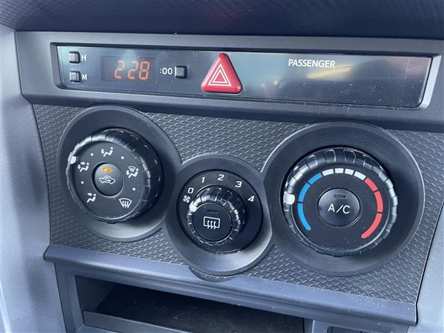 BRZ R ワンオーナー 純正ナビ(CD/DVD/Bluetooth/AM/FM)バックカメラ STIエアロ 革巻きステアリング 前後ドライブレコーダー 純正アルミホイール LEDヘッドランプ(9枚目)