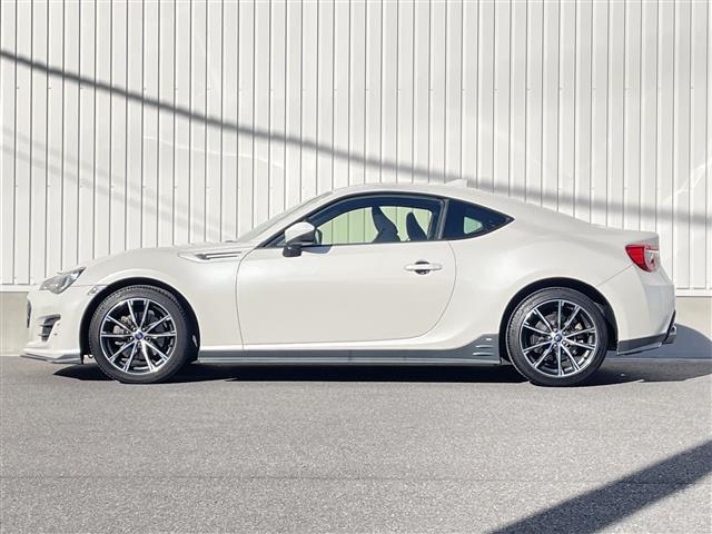 BRZ R ワンオーナー 純正ナビ(CD/DVD/Bluetooth/AM/FM)バックカメラ STIエアロ 革巻きステアリング 前後ドライブレコーダー 純正アルミホイール LEDヘッドランプ(22枚目)