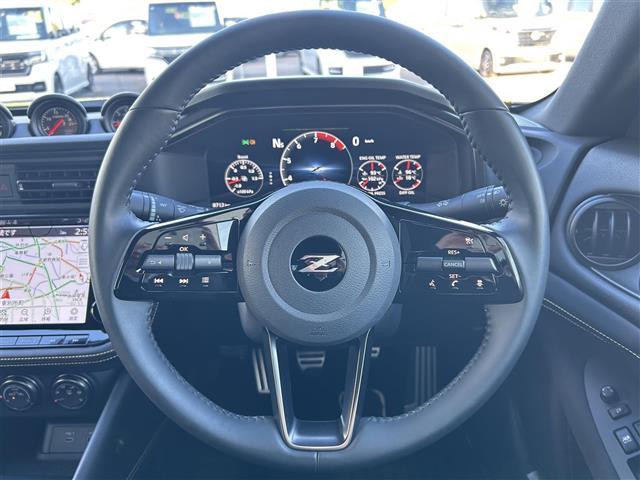 フェアレディＺ プロトスペック　ワンオナ　ＨＫＳ車高調　ＨＫＳマフラー　専用イエローキャリパー　純正メモリナビ　フルセグ　ＵＳＢ　Ｂｌｕｅｔｏｏｔｈ　バックカメラ　３蓮メーター　ビルトインＥＴＣ　ハーフレザーシート（7枚目）