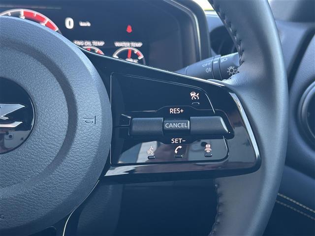 フェアレディＺ プロトスペック　ワンオナ　ＨＫＳ車高調　ＨＫＳマフラー　専用イエローキャリパー　純正メモリナビ　フルセグ　ＵＳＢ　Ｂｌｕｅｔｏｏｔｈ　バックカメラ　３蓮メーター　ビルトインＥＴＣ　ハーフレザーシート（9枚目）