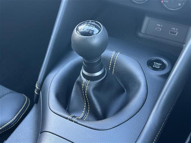 フェアレディＺ プロトスペック　ワンオナ　ＨＫＳ車高調　ＨＫＳマフラー　専用イエローキャリパー　純正メモリナビ　フルセグ　ＵＳＢ　Ｂｌｕｅｔｏｏｔｈ　バックカメラ　３蓮メーター　ビルトインＥＴＣ　ハーフレザーシート（16枚目）