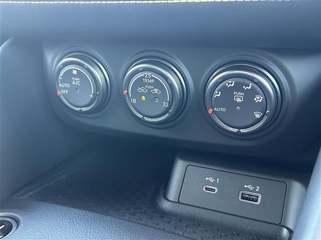 フェアレディＺ プロトスペック　ワンオナ　ＨＫＳ車高調　ＨＫＳマフラー　専用イエローキャリパー　純正メモリナビ　フルセグ　ＵＳＢ　Ｂｌｕｅｔｏｏｔｈ　バックカメラ　３蓮メーター　ビルトインＥＴＣ　ハーフレザーシート（17枚目）