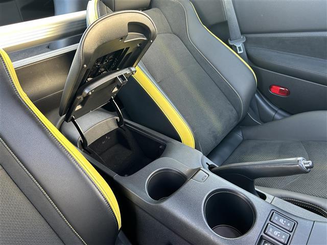 フェアレディＺ プロトスペック　ワンオナ　ＨＫＳ車高調　ＨＫＳマフラー　専用イエローキャリパー　純正メモリナビ　フルセグ　ＵＳＢ　Ｂｌｕｅｔｏｏｔｈ　バックカメラ　３蓮メーター　ビルトインＥＴＣ　ハーフレザーシート（18枚目）