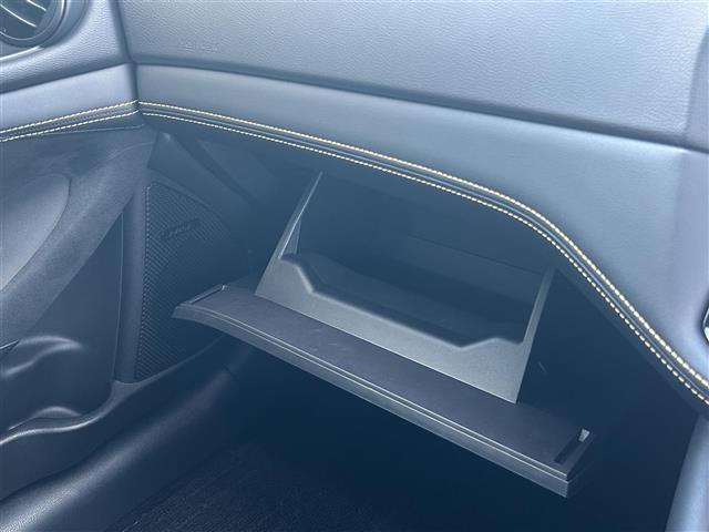 フェアレディＺ プロトスペック　ワンオナ　ＨＫＳ車高調　ＨＫＳマフラー　専用イエローキャリパー　純正メモリナビ　フルセグ　ＵＳＢ　Ｂｌｕｅｔｏｏｔｈ　バックカメラ　３蓮メーター　ビルトインＥＴＣ　ハーフレザーシート（19枚目）