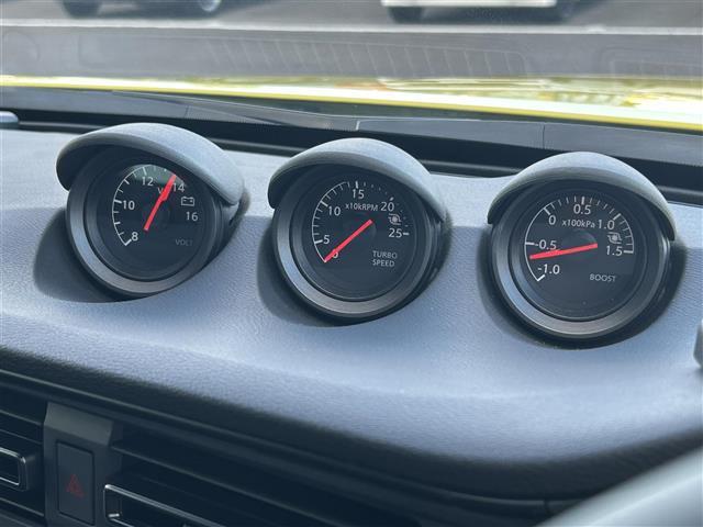 フェアレディＺ プロトスペック　ワンオナ　ＨＫＳ車高調　ＨＫＳマフラー　専用イエローキャリパー　純正メモリナビ　フルセグ　ＵＳＢ　Ｂｌｕｅｔｏｏｔｈ　バックカメラ　３蓮メーター　ビルトインＥＴＣ　ハーフレザーシート（23枚目）