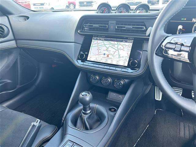 フェアレディＺ プロトスペック　ワンオナ　ＨＫＳ車高調　ＨＫＳマフラー　専用イエローキャリパー　純正メモリナビ　フルセグ　ＵＳＢ　Ｂｌｕｅｔｏｏｔｈ　バックカメラ　３蓮メーター　ビルトインＥＴＣ　ハーフレザーシート（24枚目）