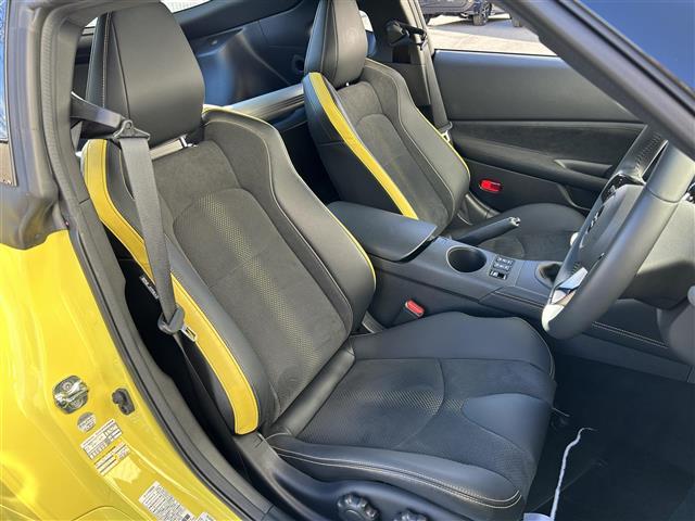フェアレディＺ プロトスペック　ワンオナ　ＨＫＳ車高調　ＨＫＳマフラー　専用イエローキャリパー　純正メモリナビ　フルセグ　ＵＳＢ　Ｂｌｕｅｔｏｏｔｈ　バックカメラ　３蓮メーター　ビルトインＥＴＣ　ハーフレザーシート（26枚目）