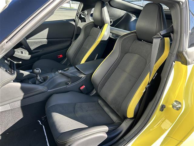 フェアレディＺ プロトスペック　ワンオナ　ＨＫＳ車高調　ＨＫＳマフラー　専用イエローキャリパー　純正メモリナビ　フルセグ　ＵＳＢ　Ｂｌｕｅｔｏｏｔｈ　バックカメラ　３蓮メーター　ビルトインＥＴＣ　ハーフレザーシート（27枚目）