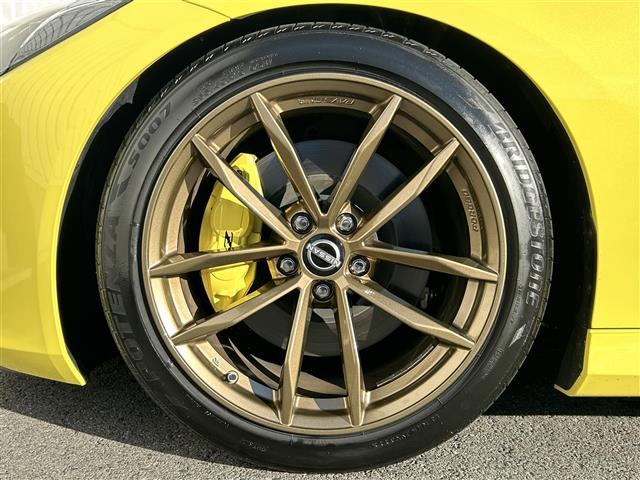 フェアレディＺ プロトスペック　ワンオナ　ＨＫＳ車高調　ＨＫＳマフラー　専用イエローキャリパー　純正メモリナビ　フルセグ　ＵＳＢ　Ｂｌｕｅｔｏｏｔｈ　バックカメラ　３蓮メーター　ビルトインＥＴＣ　ハーフレザーシート（38枚目）