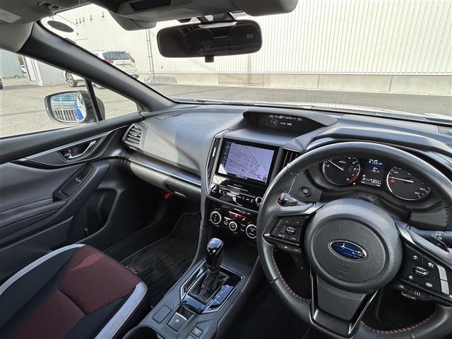 インプレッサスポーツ STIスポーツ アイサイトセーフティプラス 衝突軽減ブレーキ レーンキープアシスト 追従式レーダークルーズコントロール スマートリヤビューミラー リヤビークルディテクション ハイビームアシスト(24枚目)