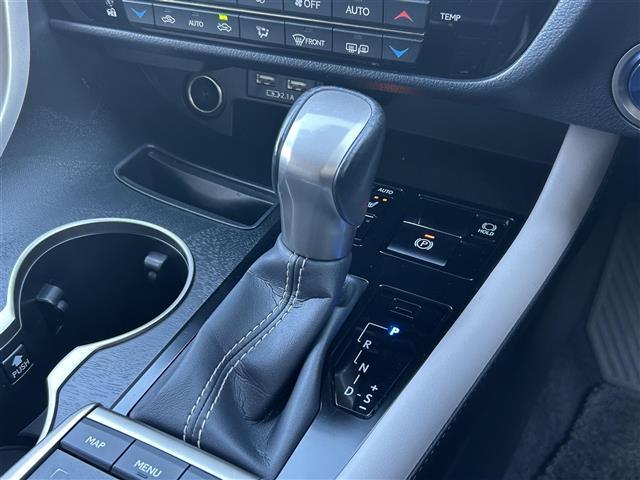 ＲＸ ＲＸ４５０ｈ　ブラックツアラー　純正ナビ　ＡＭ　ＦＭ　ＤＩＳＣ　ＵＳＢ　Ｂｌｕｅｔｏｏｔｈ　フルセグＴＶ　Ｌｅｘｕｓ　Ｓａｆｔｙ　Ｓｙｓｔｅｍ＋　パノラミックビューモニター　ヘッドアップディスプレイ　サンルーフ　専用内装　専用アルミ（16枚目）