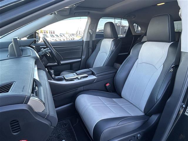 ＲＸ ＲＸ４５０ｈ　ブラックツアラー　純正ナビ　ＡＭ　ＦＭ　ＤＩＳＣ　ＵＳＢ　Ｂｌｕｅｔｏｏｔｈ　フルセグＴＶ　Ｌｅｘｕｓ　Ｓａｆｔｙ　Ｓｙｓｔｅｍ＋　パノラミックビューモニター　ヘッドアップディスプレイ　サンルーフ　専用内装　専用アルミ（25枚目）