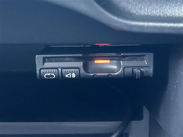 ノート ｅ－パワー　メダリスト　純正メモリナビ（ＣＤ／ＤＶＤ／ＳＤ／Ｂｌｕｅｔｏｏｔｈ／ＵＳＢ／ＭＳＶ／ｉＰｏｄ）フルセグテレビ　アラウンドビューモニター　スマートルームミラー　インテリジェントエマージェンシーブレーキ（10枚目）